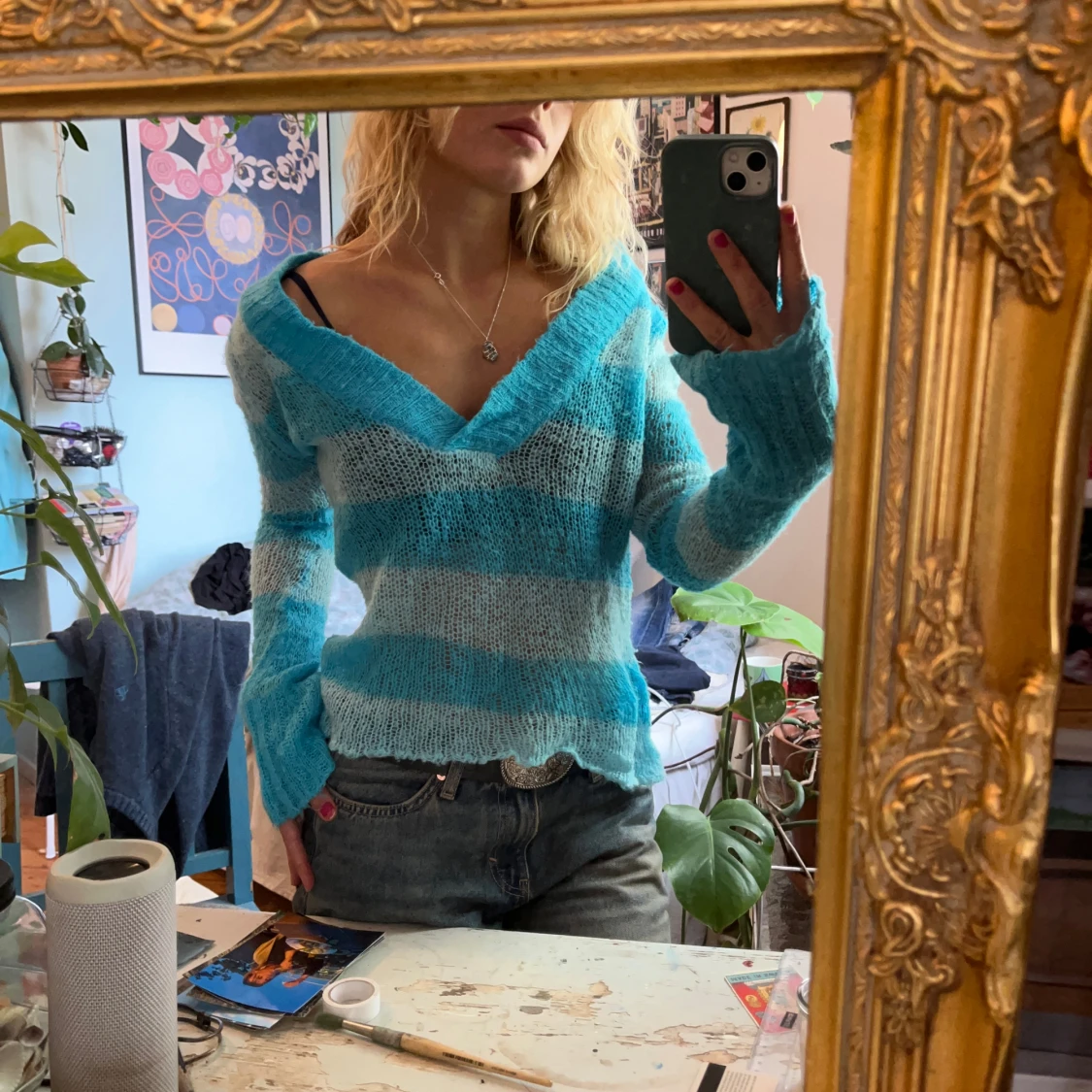 Blårandig tunn stickad tröja