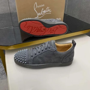 Söker grå Loubs  - Söker
