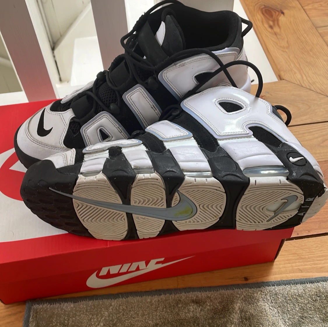 Nike Air More Uptempo svart/vit 44,5 - 1