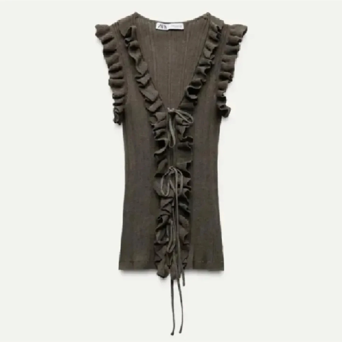 Grön volangtopp med snörning Zara