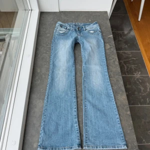Lågmidjade flare vintage jeans - Midjemått 39 innerben 82! 