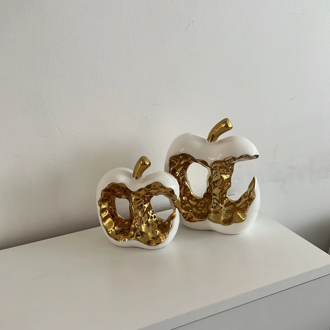 Två äppelvas set i guld och vitt i helt nytt skick  - 3