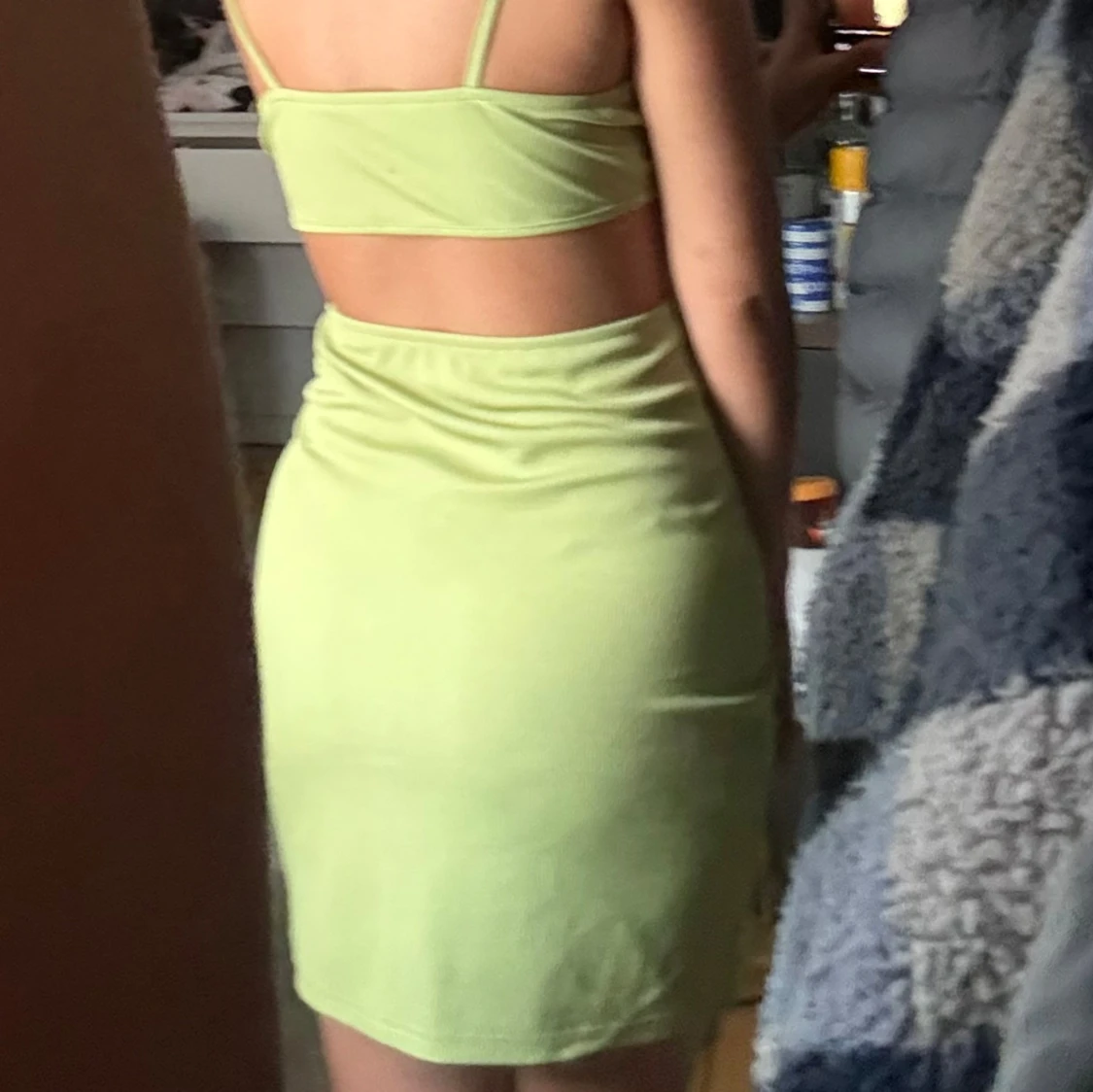 Ljusgrön ribbad cut out klänning - 1