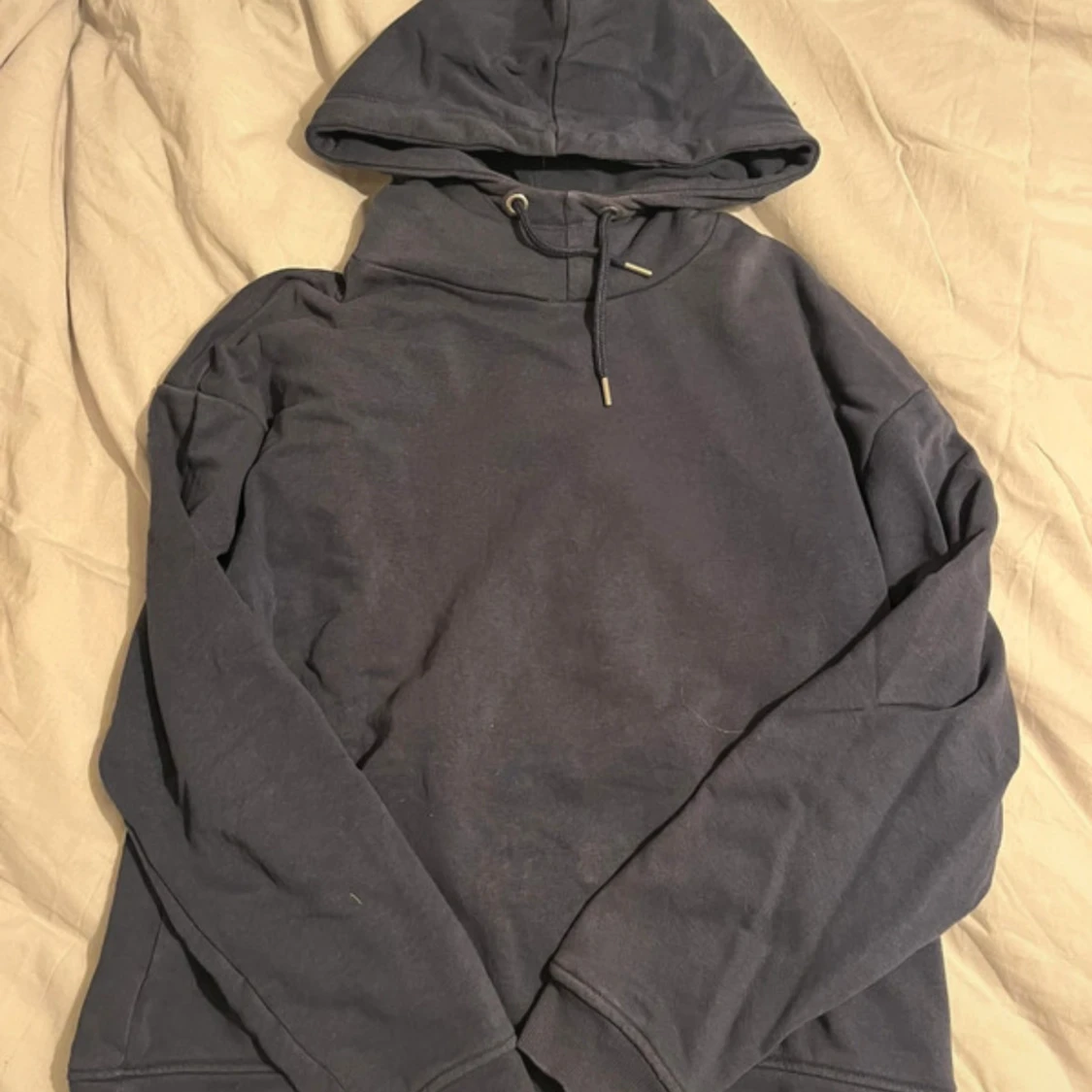 Marinblå hoodie