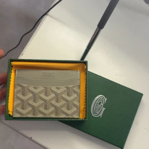 G korthållare - Box ingår