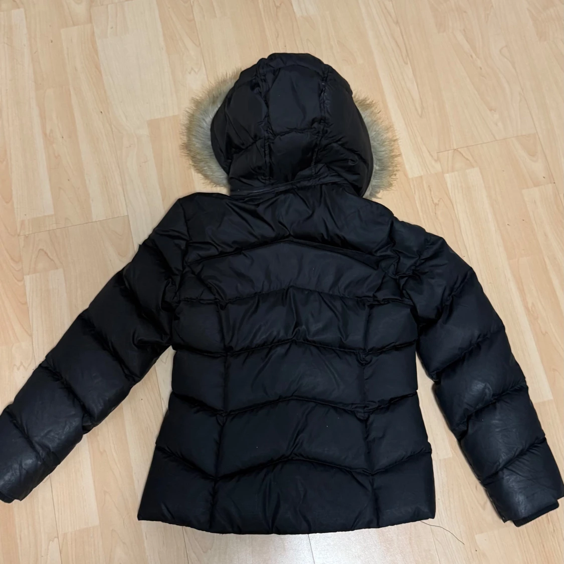 Svart dunjacka från Tommy Hilfiger - 1