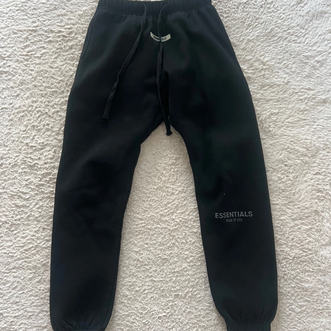Svarta mjukisbyxor Essentials Fear of God