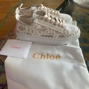 Chloe skor - Säljer dessa super snygga Chloe skor i storlek 37, de är i väldigt bra skick bara att höra av sig vid frågor🫶🏻