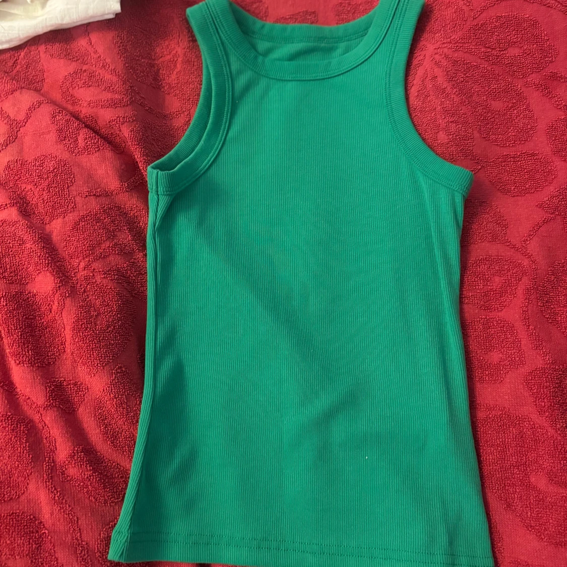 Grön ribbad linnetopp