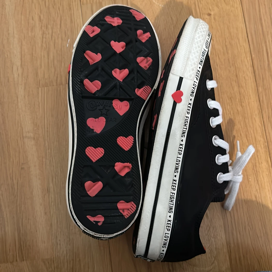 Converse sneakers med hjärtdetaljer - 2