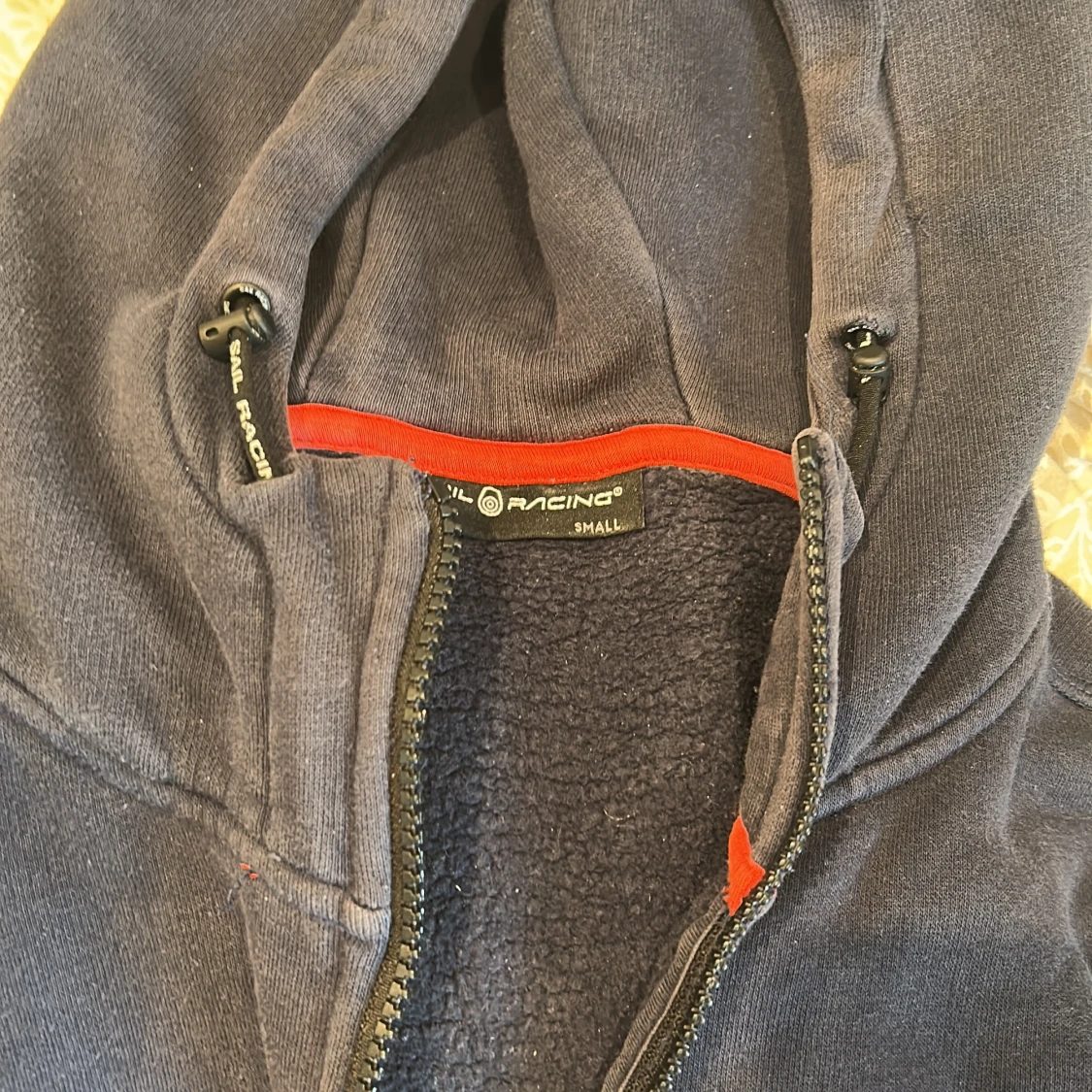 Mörkblå hoodie Sail Racing SR77 - 1