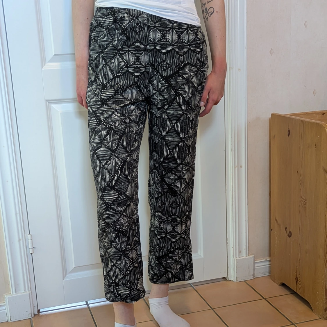 Svarta tunna byxor med resår - 1