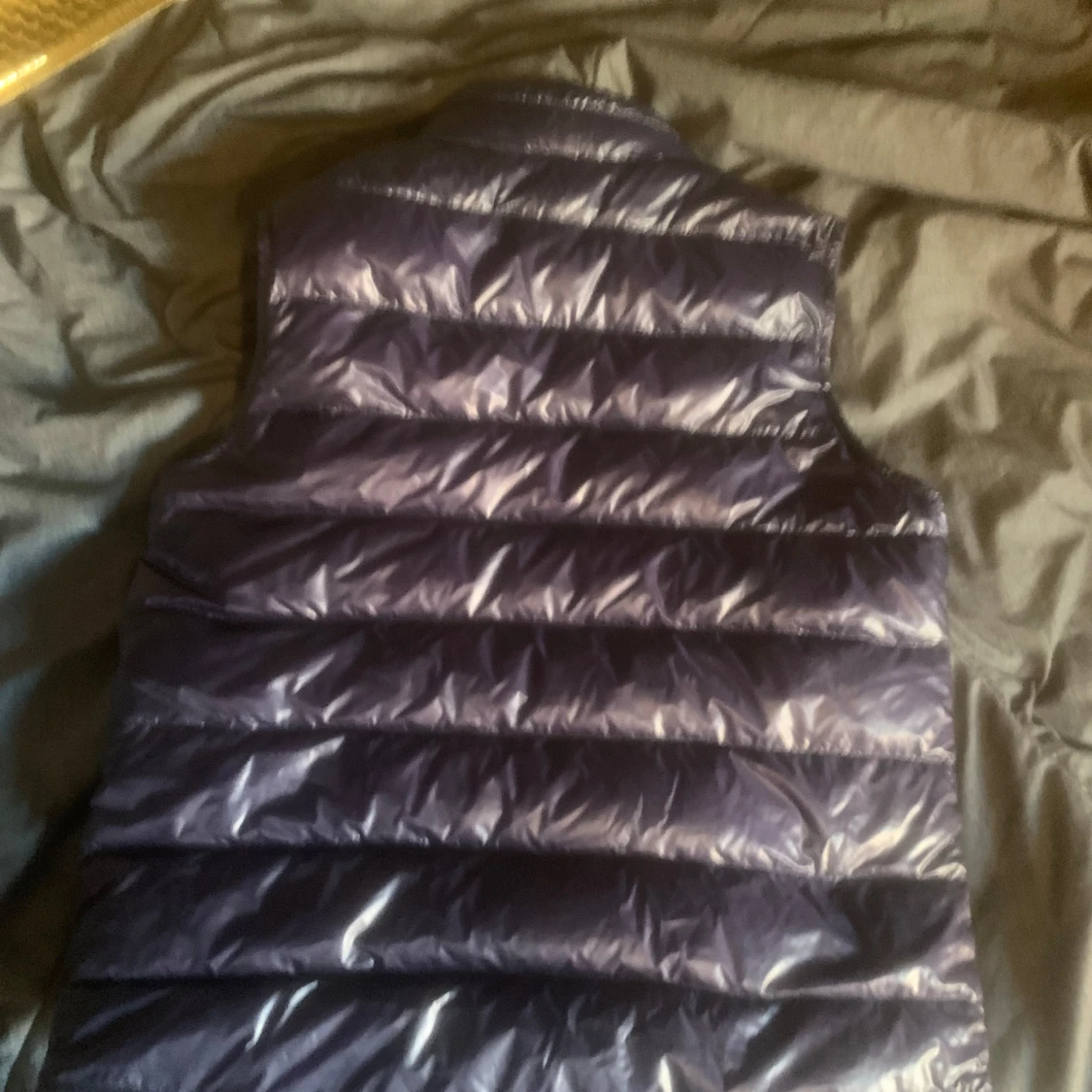 Mörkblå dunväst från Moncler - 1