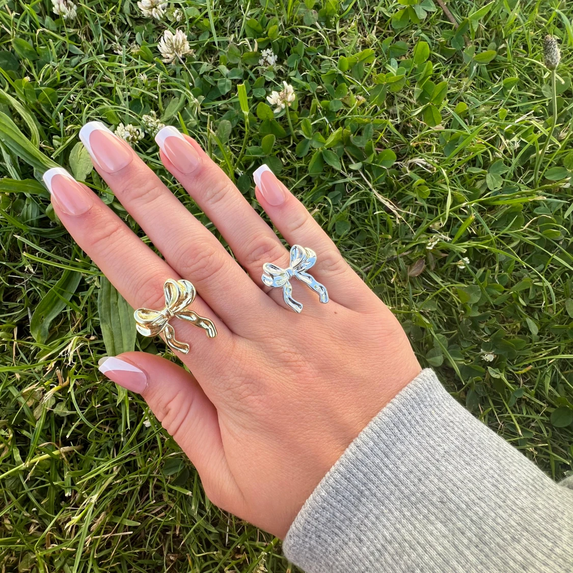 Rosett ringar i guld och silver 