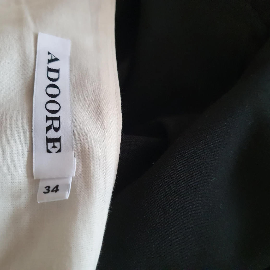 Adoore Belgatto midiklänning med smala axelband - 3