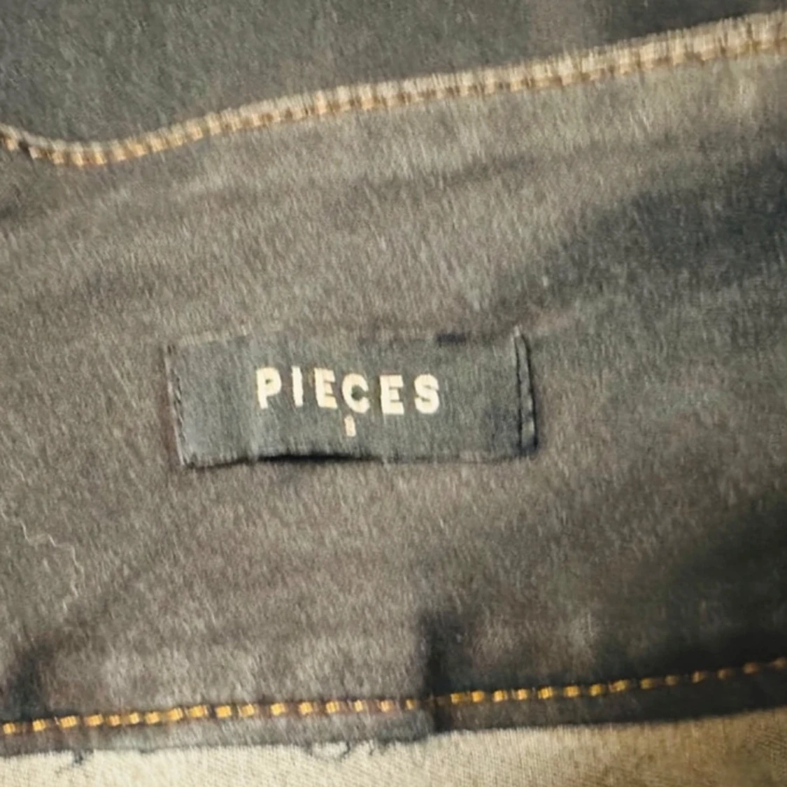 Mörkblå skinny stretch jeans från Pieces – hög midja, tight passform, dragkedja - Small - 2