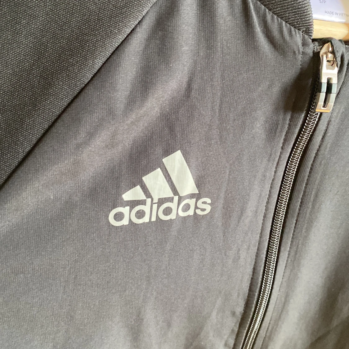 Svart vindjacka från Adidas - 3