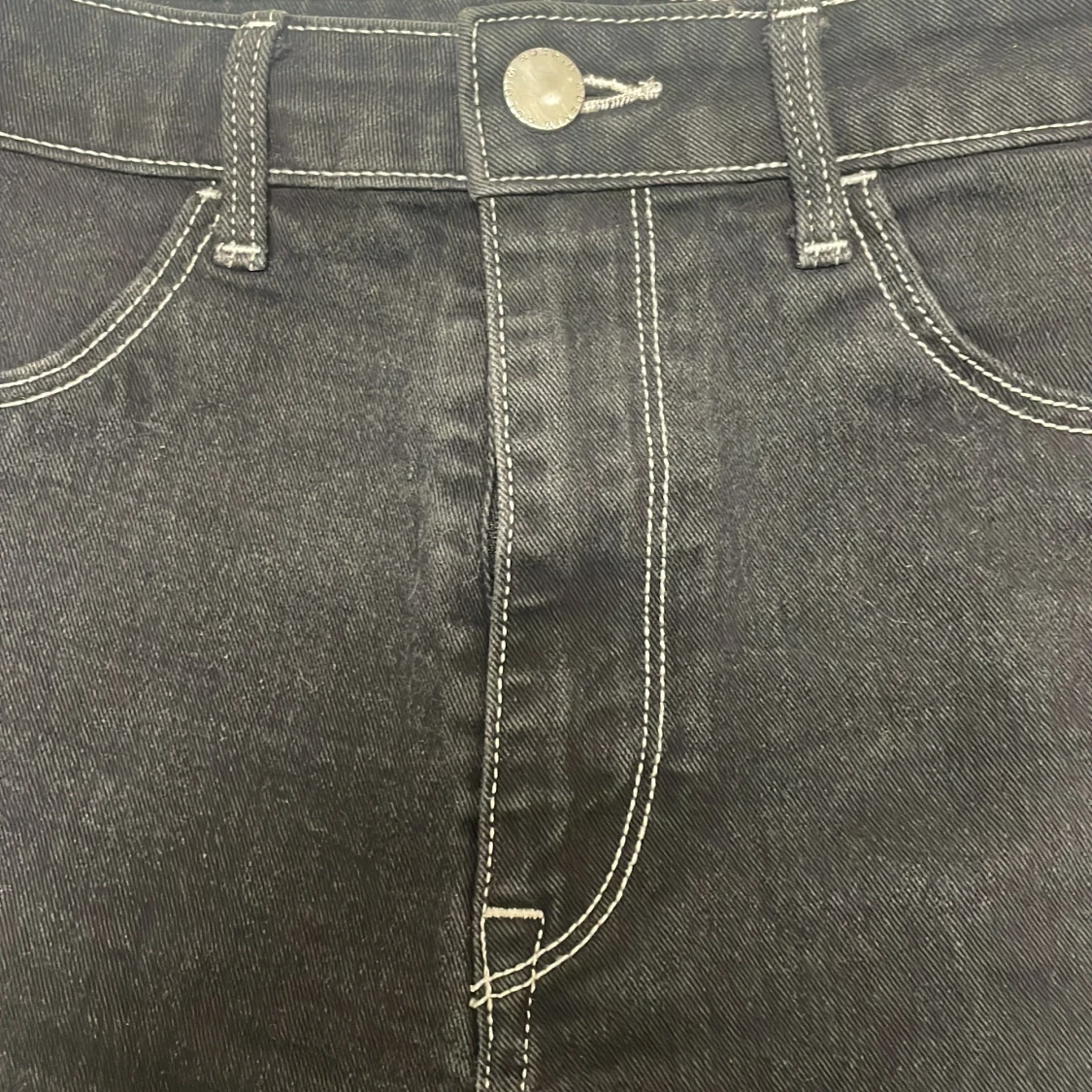 Svarta högmidjade jeansshorts - 3