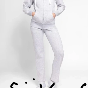 Ljusgrå hoodie i bomull - Söker storlek xs 