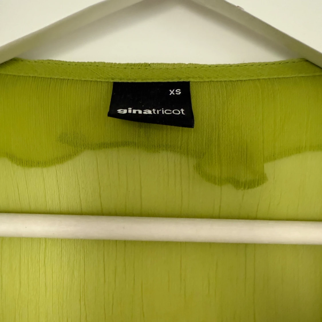 Grön volangblus från Gina Tricot XS - 2