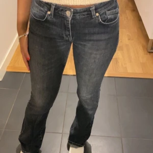 Jeans - Lågmidjade Jeans från only, kommer Inter till användning längre, buda!💓