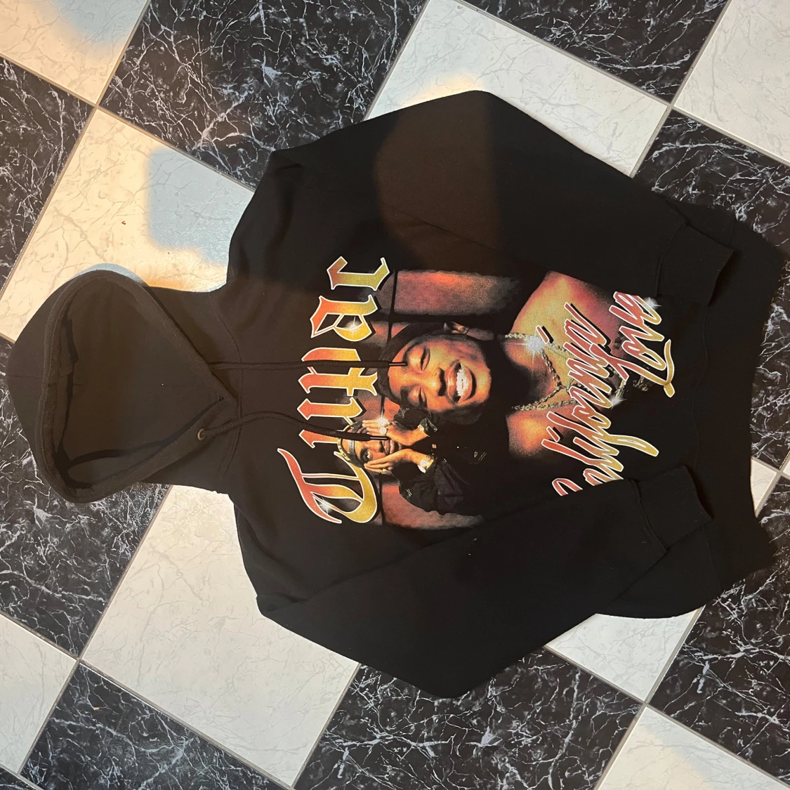 Svart 2pac hoodie