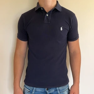 Ralph Lauren piké slim fit  - Ralph Lauren | Mycket bra skick | Size - S | Nypris 1600 mitt pris 499 | Hör av dig vid minsta fråga eller fundering📩