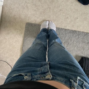 Zara jeans - Raka Zara jeans i storlek 40 men ganska små i storleken. Knappt använda 