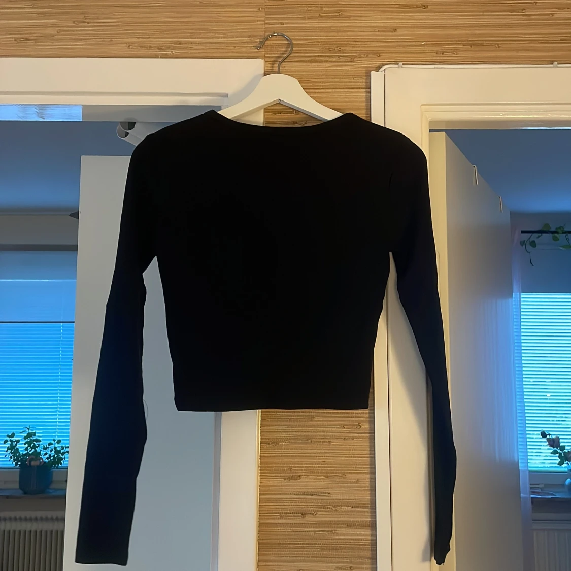 Svart croppad långärmad topp Pull&Bear - 1