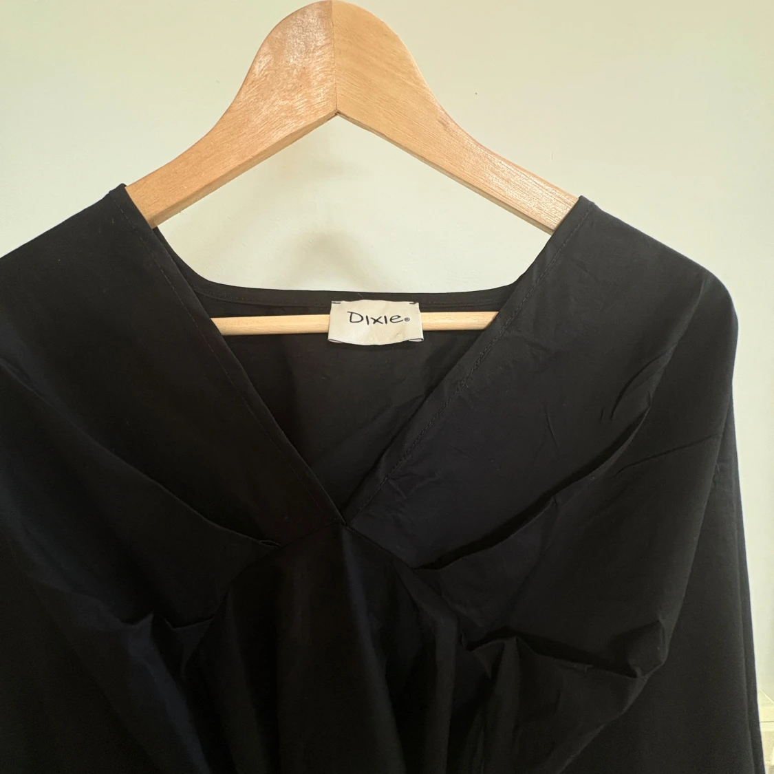 Dixie Milan Svart omlottklänning - 1