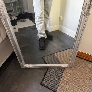 Svarta UGG lowmel - UGG Lowmel, storlek eu44, använda 3 gånger.
