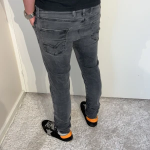 Replay anbass jeans  - Replay Jeans | skick 9/10 | Storlek 30/34 | Pris - 499kr | Modellen är ca 178cm lång | Hör av dig vid minsta fråga eller fundering!!