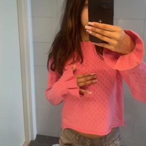 rosa tröja  - söt rosa tröja, knappt använd 