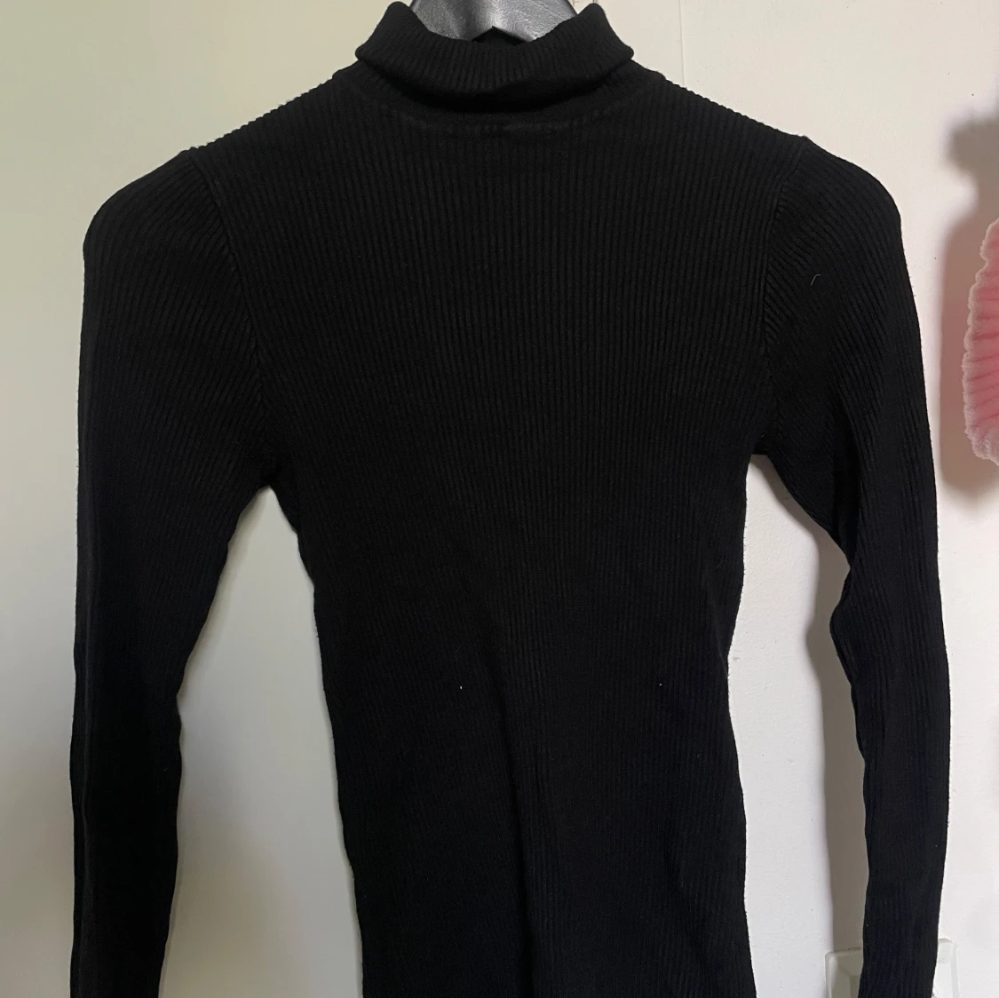 Svart ribbad polotröja från Amisu - 1