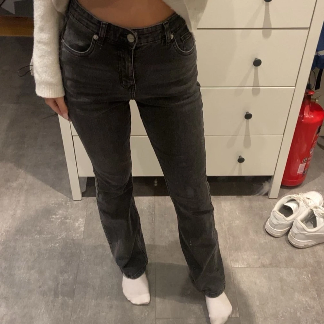 Svarta bootcut jeans med hög midja