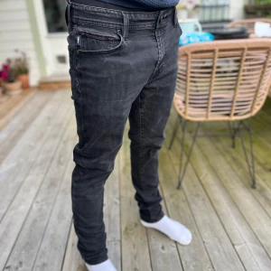 Tramarossa jeans - Tja, säljer nu dessa riktigt feta Tramarossa jeans i SUPERSKICK‼️Storlek - 36 men passar 34🙌Perfekt för dig som 180+‼️Nypris 3000kr. Modell - Leonardo Slim👍Frågor? Hör av dig 🤙 Pris är ALLTID diskuterbart😉