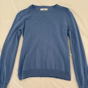 Chasmere tröja från mango💙-storlek S/XS - Bild 3 visar tröjans riktiga färg. Jag har använt denna 2 gånger, tröjan är i mycket bra skick!💙💙