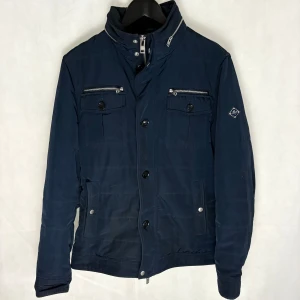 J.lindeberg field jacket  - Använd men forfarande fint skick. 