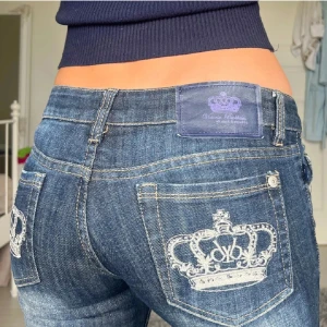Victoria Beckham jeans - Midjemåttet 36cm rakt över  innebenslängden 80cm🩷 Köpte dom här på plick men dom passade inte så säljer vidare 