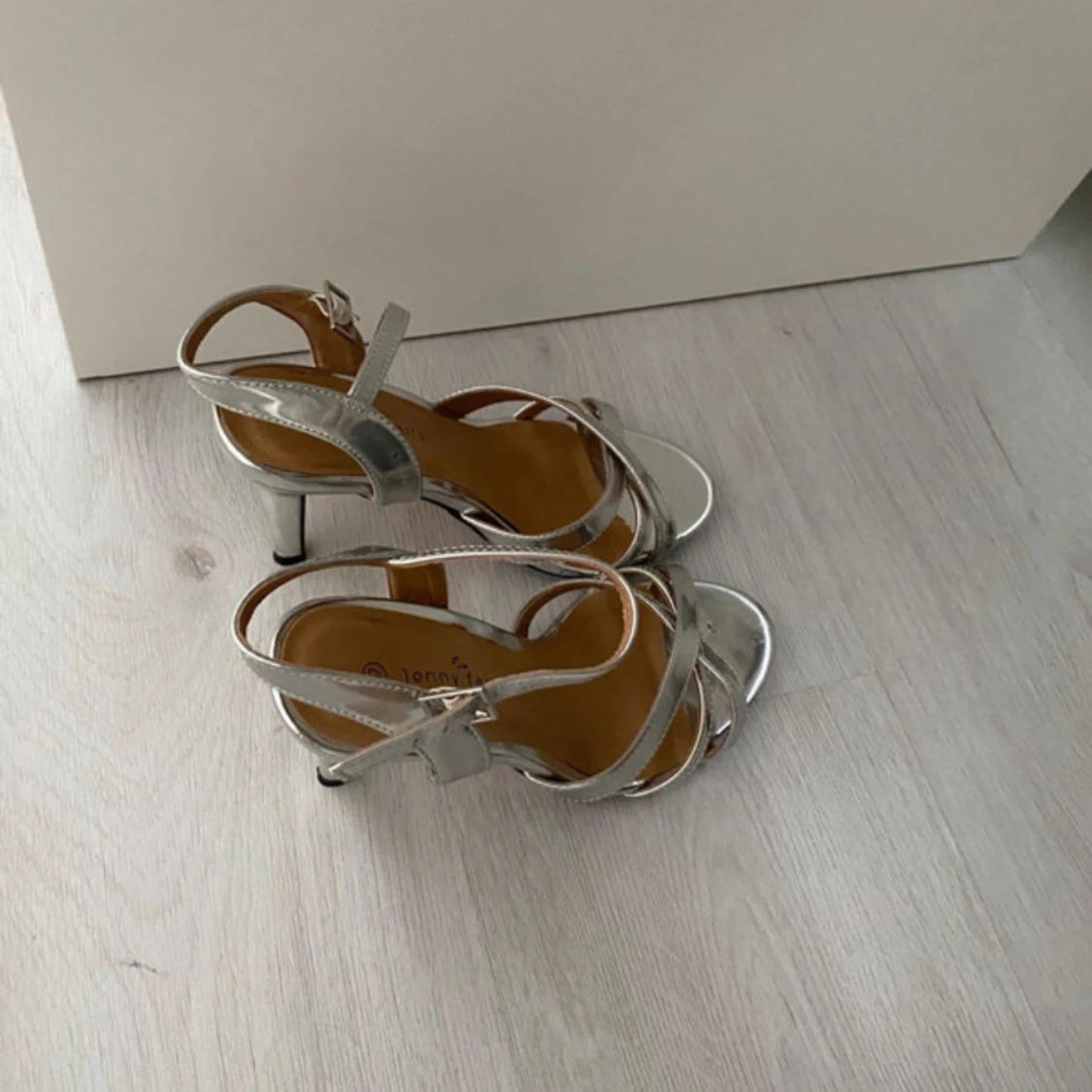 Silvriga Klackskor  - 2