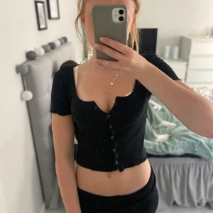 Snygg topp - Vet inte riktigt vart den är k från men den är super fin och är i XXS !🥰