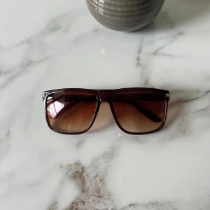 Rayban boyfriend liknande solglasögon  - Säljer dessa sjukt snygga solglasögon som är identiska till Rayban Boyfriend! | Aldrig använda! Skriv vid intresse eller funderingar!🙌
