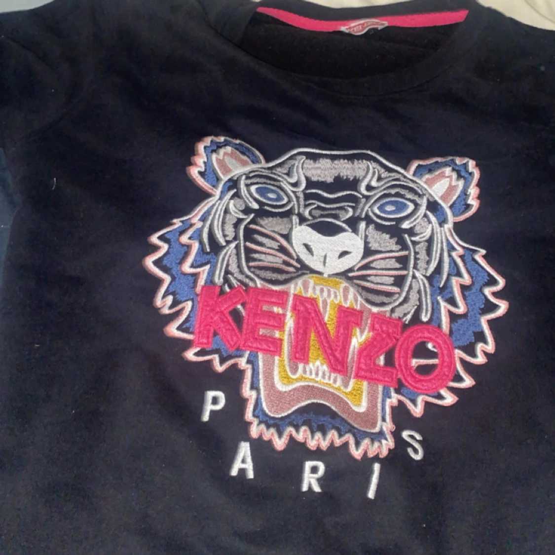 Svart Kenzo tröja med tigerbrodyr