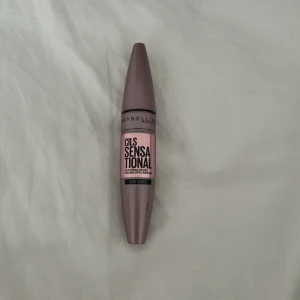 Maybelline Lash Sensational Mascara - Köpt för 160kr Använd en gång, säljer för att när jag testade den märkte jag att de inte var min sorts marcara 