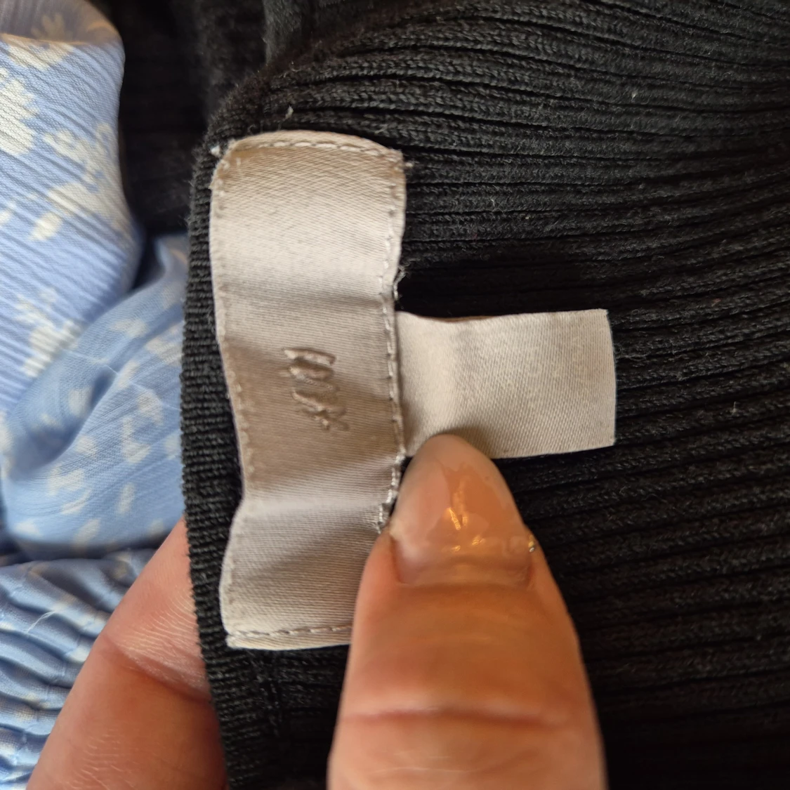 Svart ribbad långärmad tröja från H&M  - 2