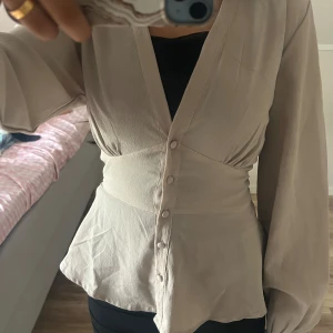 Beige Blus - Stilren topp