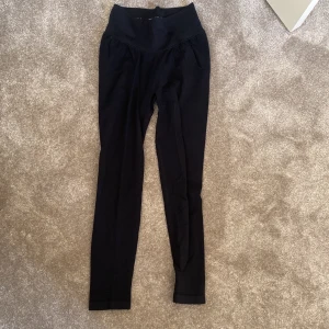 Träningsbyxor  - Skit snygga o sköna träningsbyxor 💕