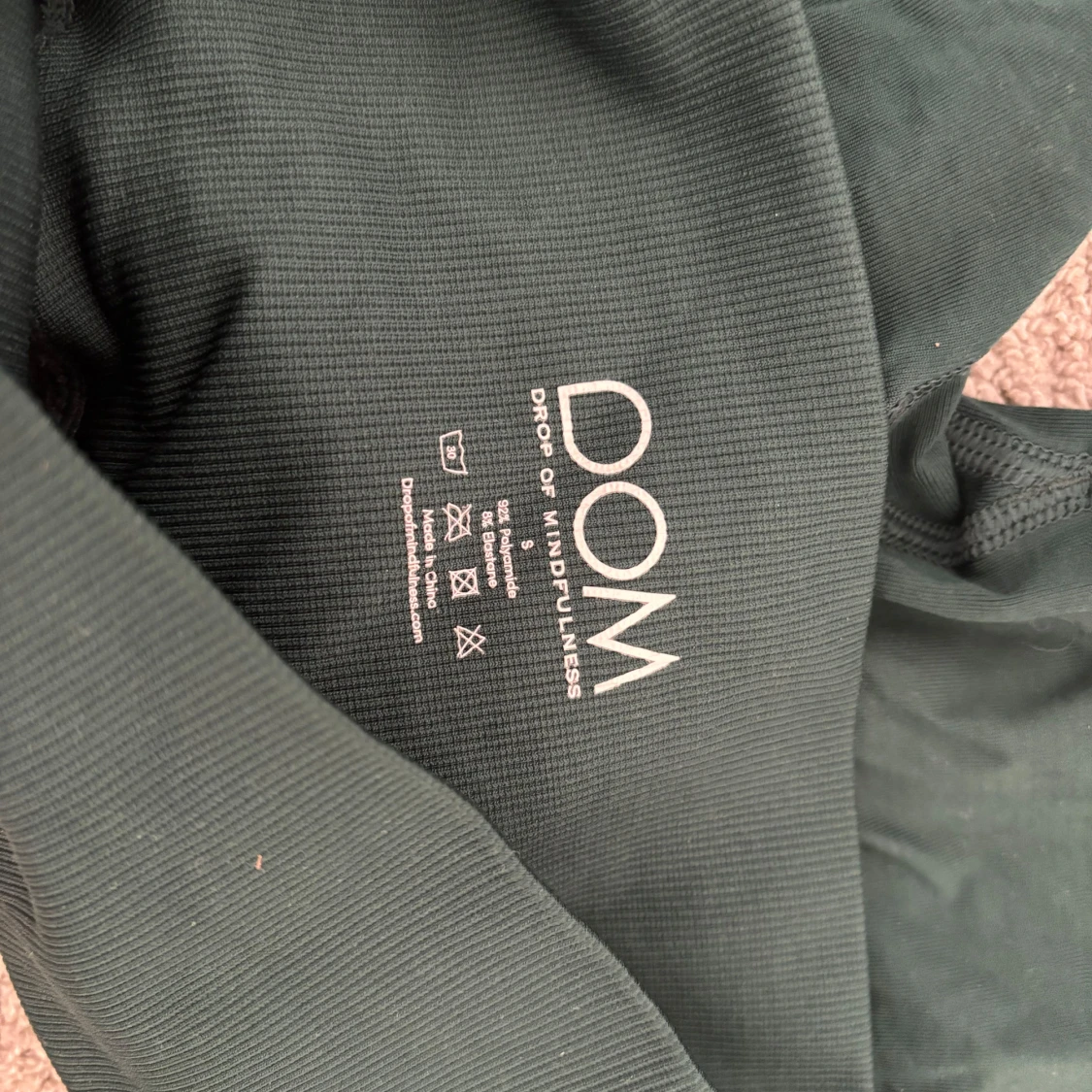 Mörkgröna leggings från Drop of Mindfulness - 2