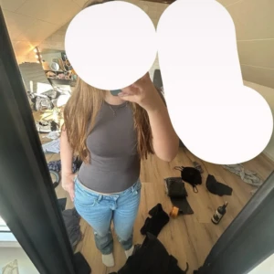 Gina tricot tröja - Jätte söt tröja från Gina tricot i storlek xxs!💕,Färgen skulle jag säga e beige/brun väldigt fin till hösten, Har knappast använt den inga defekter alls!(‼️priset går alltid att diskutera!‼️) 