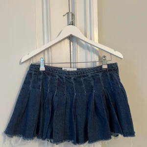 Zara jeanskjol - Superfin jeanskjol från Zara.
